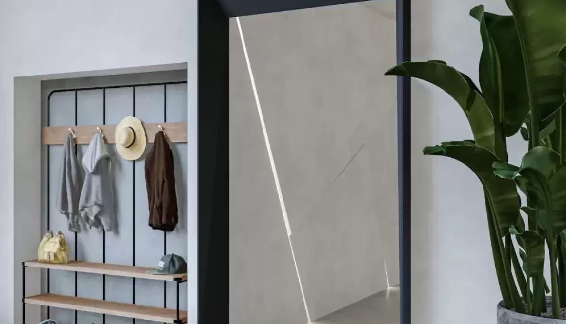 a room with a plant and a coat rack